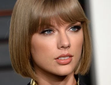 «Πόλεμος» στις δισκογραφικές εταιρείες για την Taylor Swift